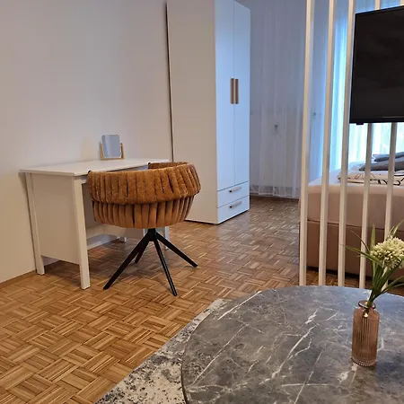 Nidalia In Apartment Graz
